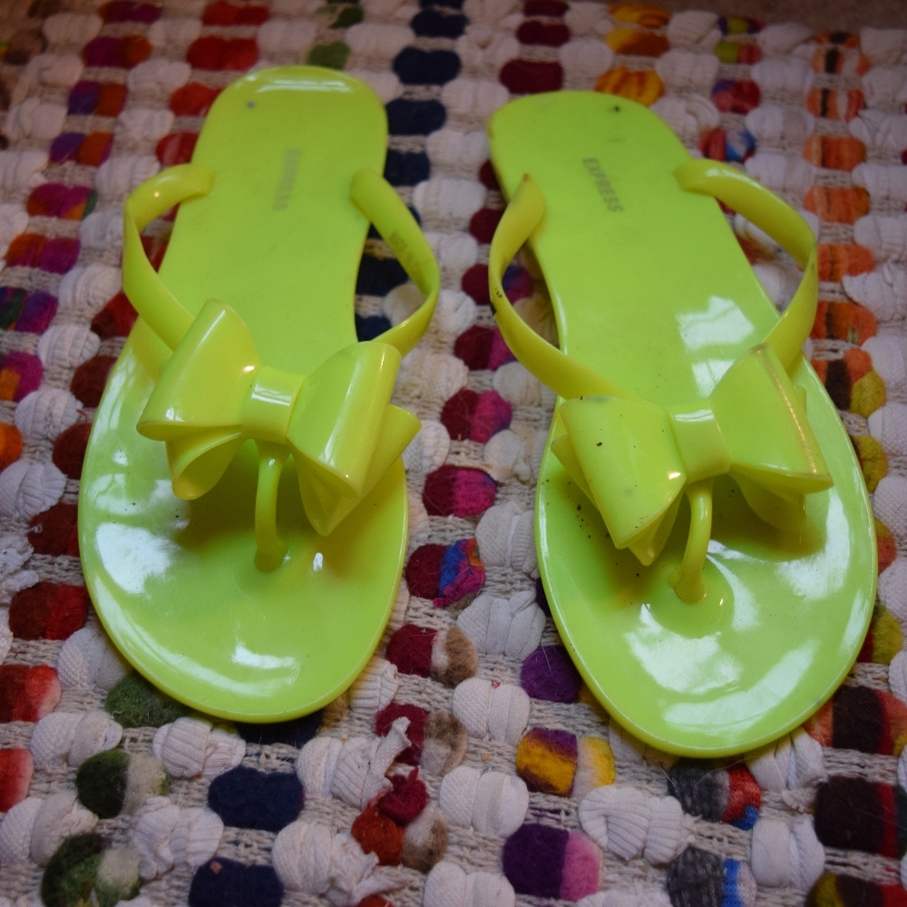 Express flip flops